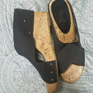 Black wedge